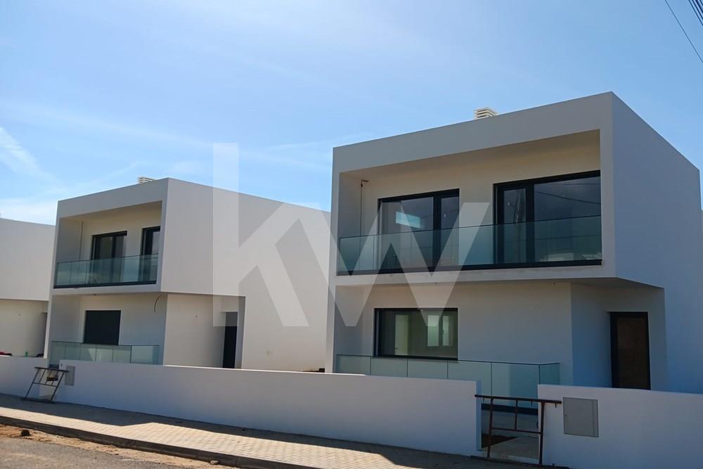 Venda de moradia de luxo, T4+1 inserida em condomínio privado, na Ericeira, Ribamar, Mafra