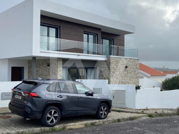 Modern T3 house with garage in Ericeira Fonte Boa da Brincosa