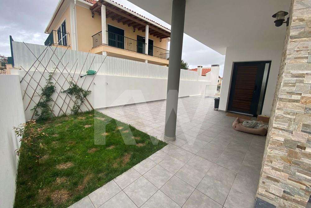 Modern T3 house with garage in Ericeira Fonte Boa da Brincosa